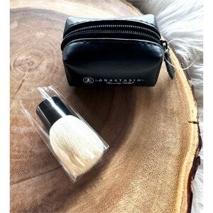NWT Anastasia Beverly Hills Mini Kabuki Brush with Travel Pouch